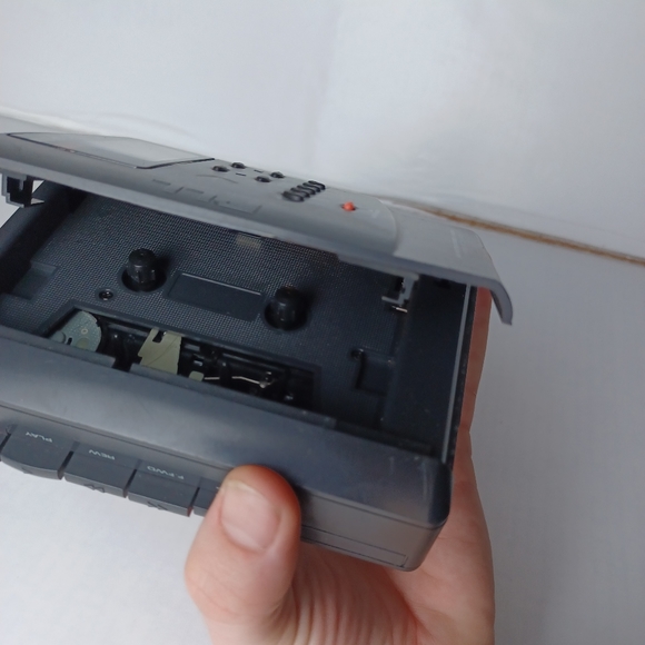 RCA radio & Cassette Player - Picture 8 of 12